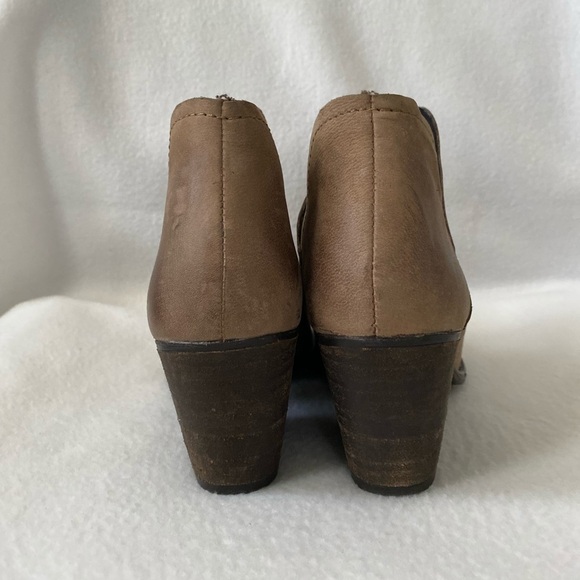 Steve Madden Size 6M Taupe Leather Ankle Boots - Picture 15 of 16